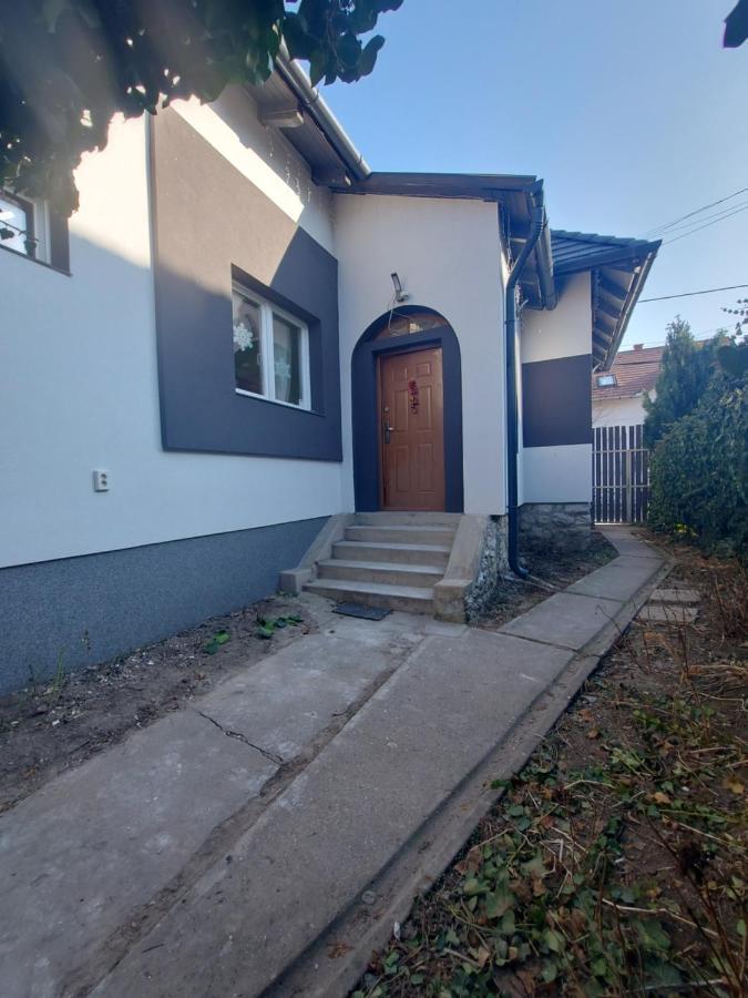 Apartamento Regina Vendégház Miskolc Exterior foto