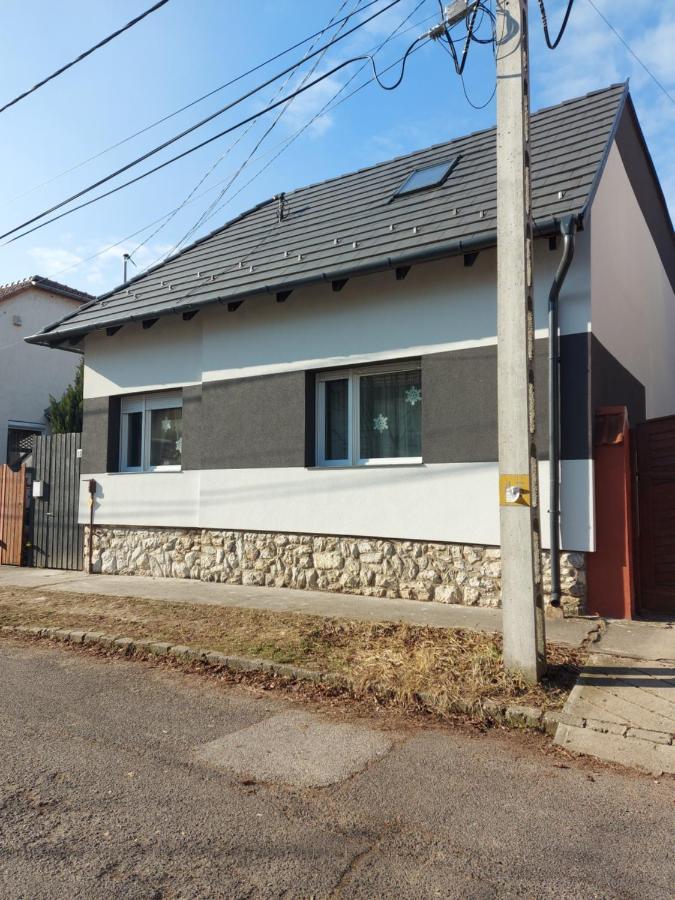 Apartamento Regina Vendégház Miskolc Exterior foto